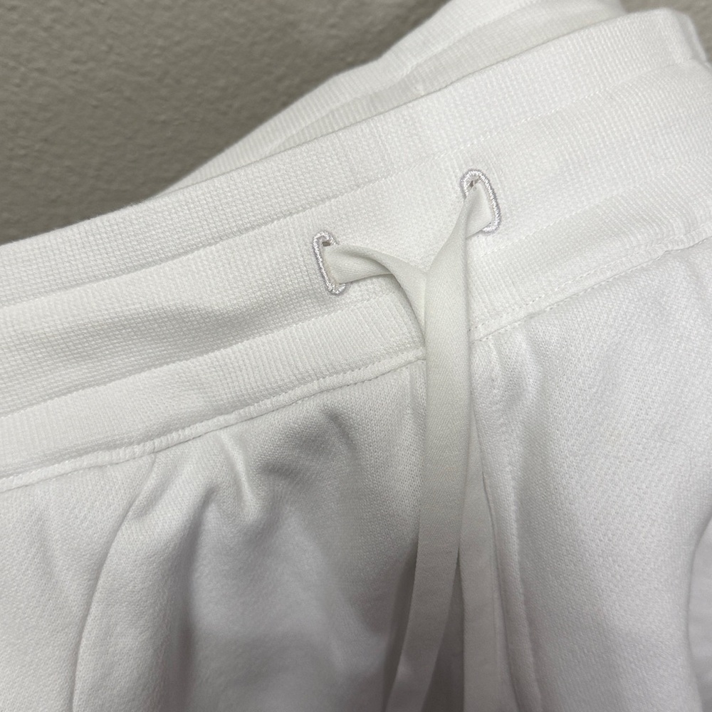 Lululemon Scuba High-Rise Shorts 5” - Picture 11 of 16